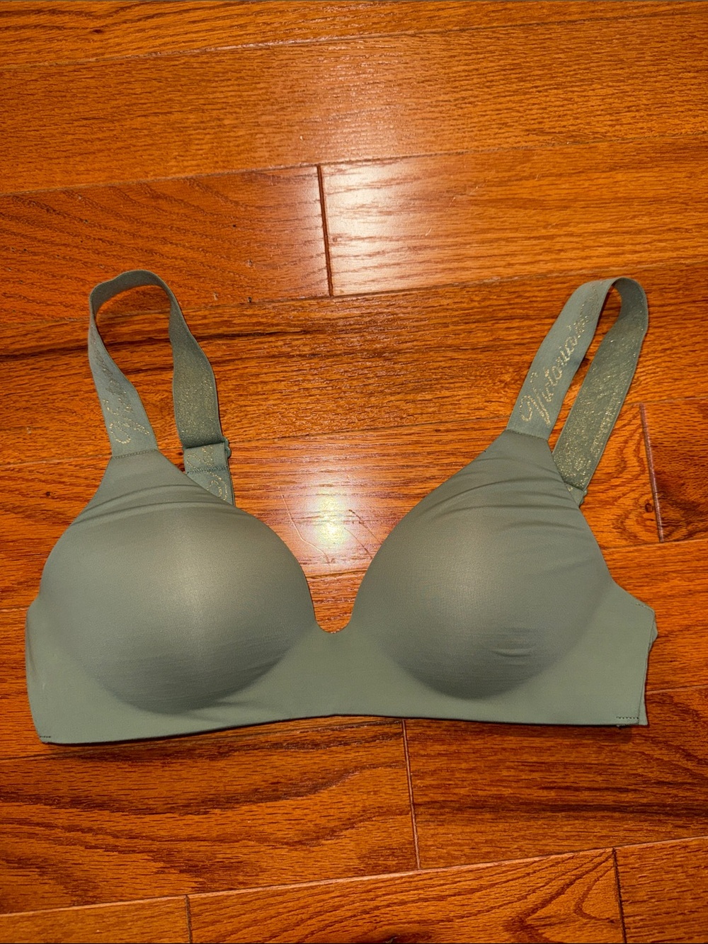 Victoria's Secret Green t-shirt lightly lined Wireless Bra with Logo Straps 34B